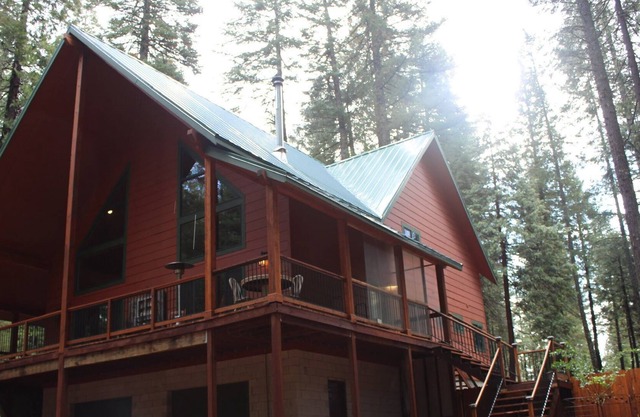 Breathtaking A-Frame Chalet Cabin in the woods of Lake McCumber