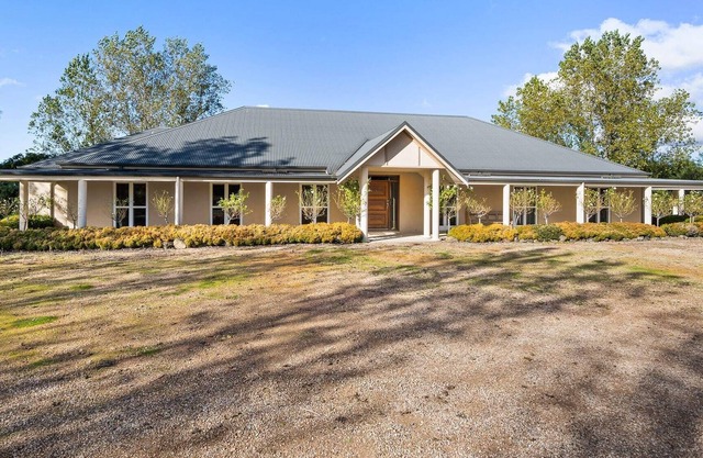 Breathtaking Country Retreat Perfect for Families