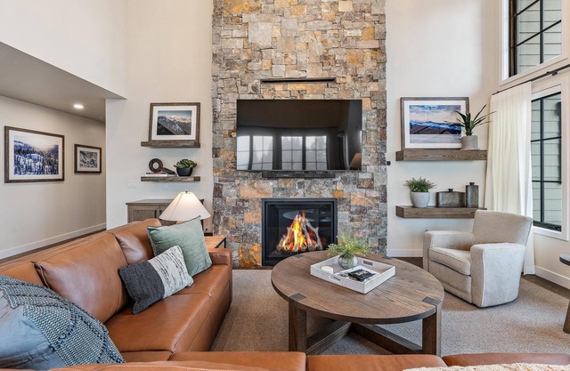 Breathtaking Penthouse|Ski In/Out and Heated Patio