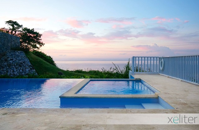 Breathtaking View Condo w/Balcony + Beach + Pool + Parking & Wi-Fi