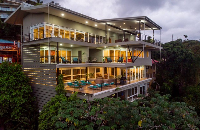 BREATHTAKING VILLA, STUNNING OCEAN/JUNGLE VIEWS, POOL, HS WIFI & MONKEYS!