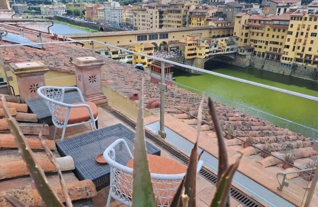 Breathtaking Villa with stunning pool on the hills overlooking Florence