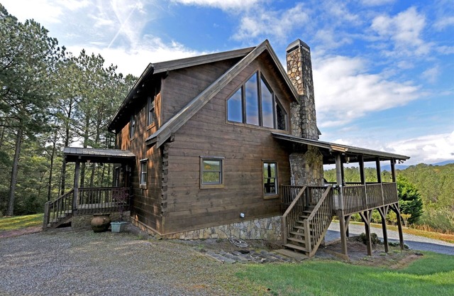 Brew with a View-Hot Tub-3br/3ba sleeps 8, game room, firepit