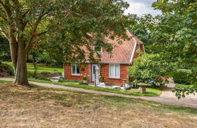 Briar Hill - sleeps 4 guests in 2 bedrooms