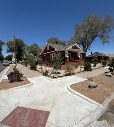 Brick Bungalow 1 block to I80 charmingly renovated