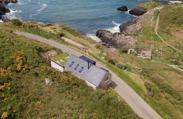 Bridgend Cottage · Cliff-top Cottage on Coast Path w/Panoramic Views