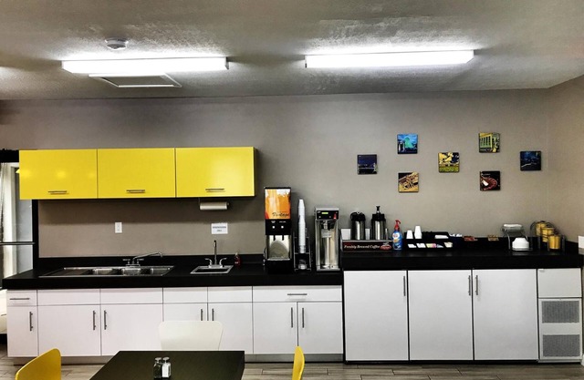 BridgePointe Inn & Suites