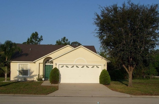 Bridgewater Lakes 3 bedroom 3 bathroom Pool Home