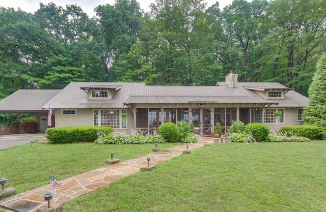 Brigadoon: Wide Open Valley Views, Monteagle/Sewanee: located by The Assembly.