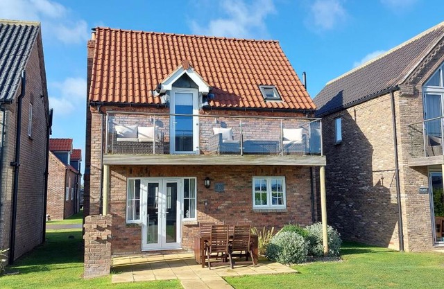 Brigg End View, The Bay Filey, sleeps 4, 2 dogs welcome