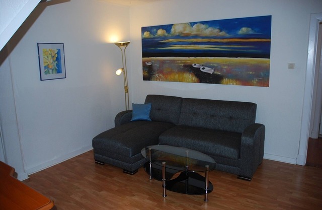 Bright 2 bedroom apartment with a forest view
