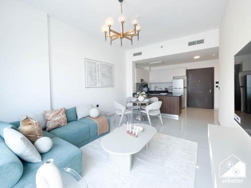 Bright 2Bed Family Home l Pool , Gym access