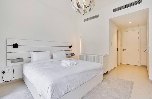 Bright & Airy 2BR | Family-Friendly w/Pool & Gym