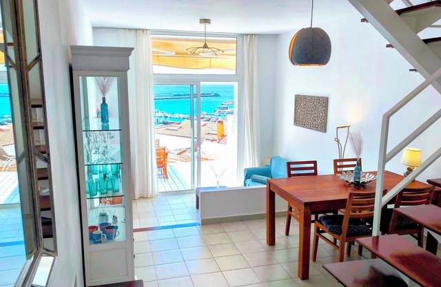 Bright and friendly corner house over the harbor of Morro Jable