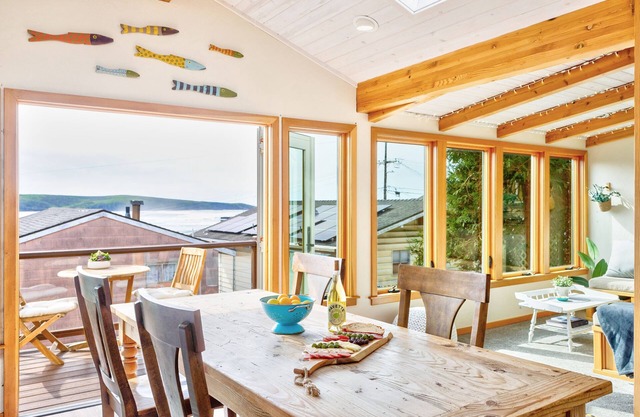 Bright and modern - Water views - Close to beach