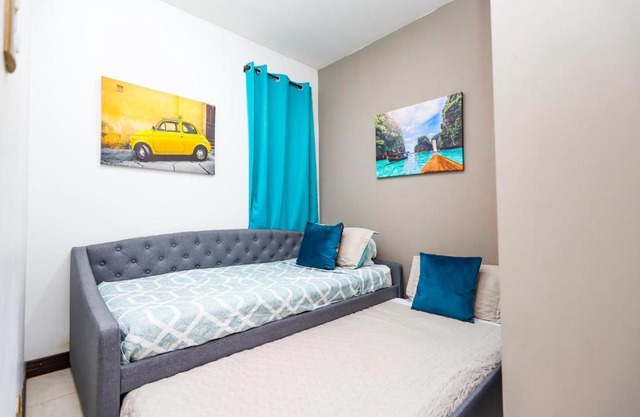 Bright Apt w Pool Near the Airport - Self Check In