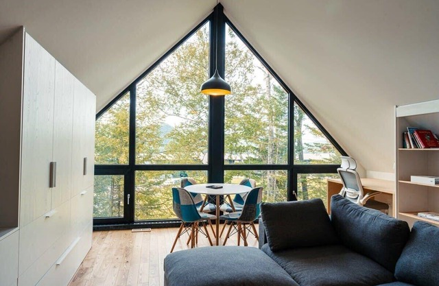 Bright Chalet w/Spa & Indoor Sauna