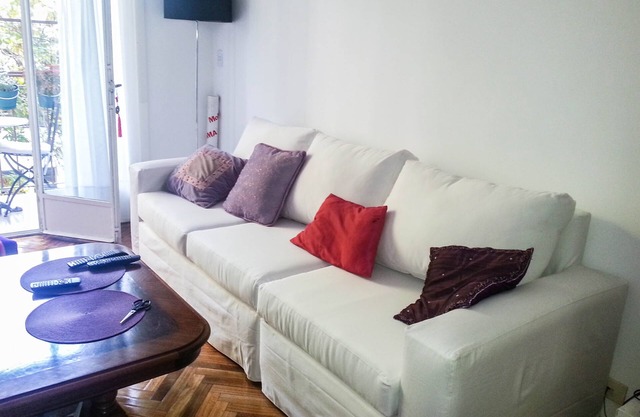 Bright charming apartment w/bedroom & full office