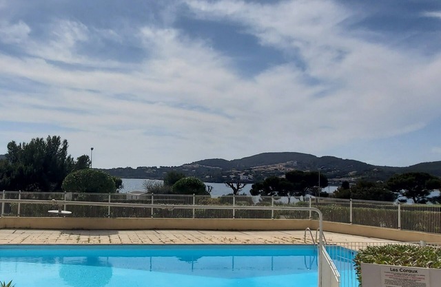Bright cocoon with pool - facing the sea