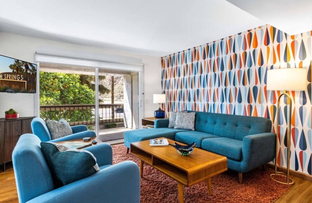 Bright & colorful condo w/mountain views 2bd/2ba