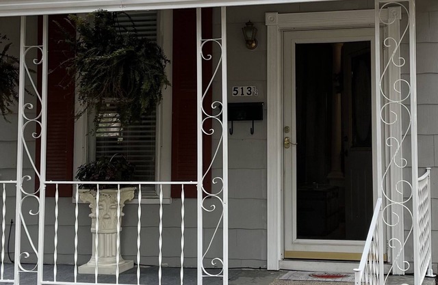 Bright & Cozy Home With Open Floor Plan