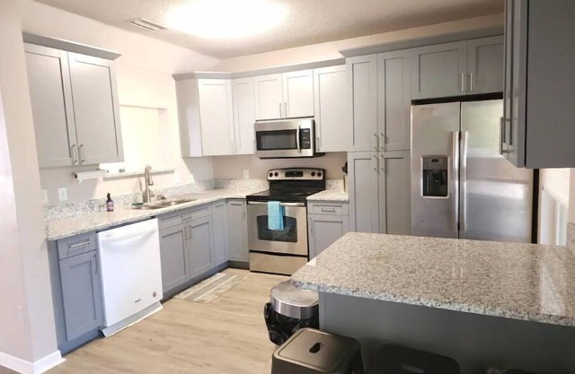 Bright Gated TH- Wiregrass Shops