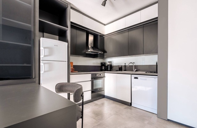 Bright Home Near Gordion Mall, 7 Min Away