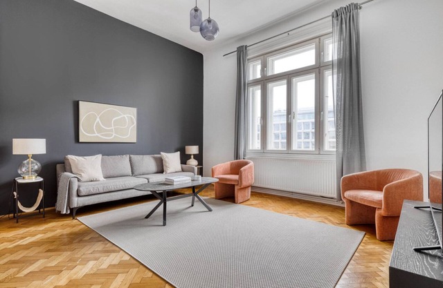 Bright Landstraße 3BR, located directly at Rochusmarkt, by Blueground