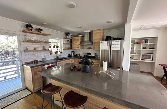 Bright & Light 2BR Townhome in Boulder with AC, WiFi