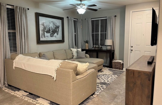 Bright & Modern 3BR Home W/Garage