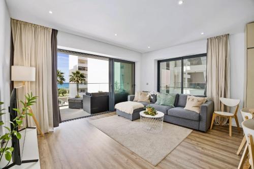 Bright Modern Beachside Apartment with Pool & Seaview