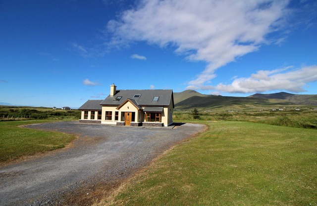 Bright, Modern House on the Dingle Peninsula. Wifi Available.