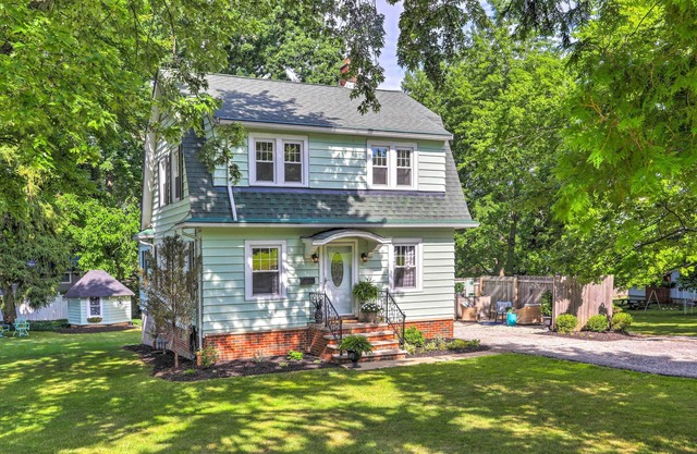 Bright Parma Home w/Outdoor Space < 10 Mi to Dtwn