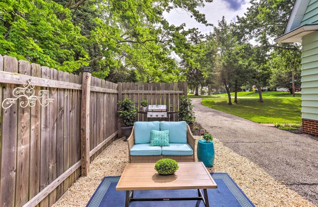 Bright Parma Home w/Outdoor Space < 10 Mi to Dtwn