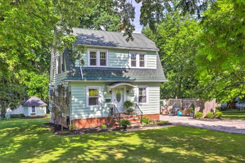 Bright Parma Home with Outdoor Space Less Than 10 Mi to Dtwn
