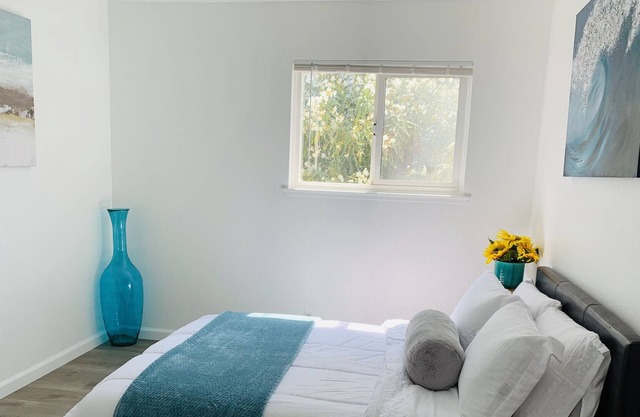 Bright Private In-law 1 bedroom unit in San Leandro hills w/ Washer&Dryer