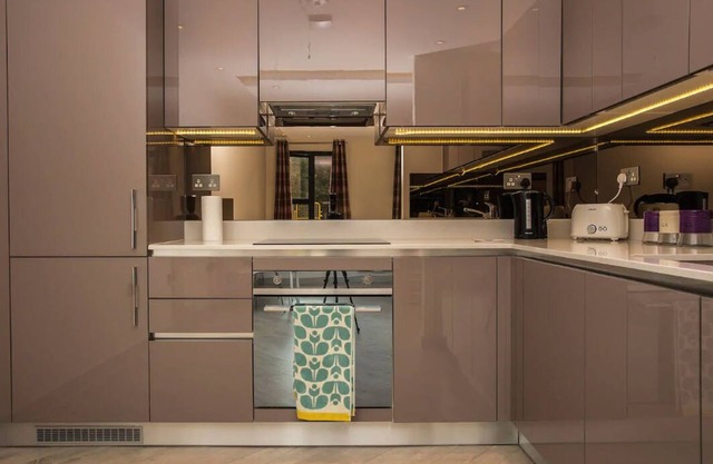 Bright & Spacious 1BD Apartment in Zone 2 - Close to the Tube Station