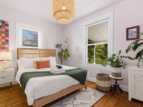 Bright & Spacious 3BR Cottage Minutes to DC