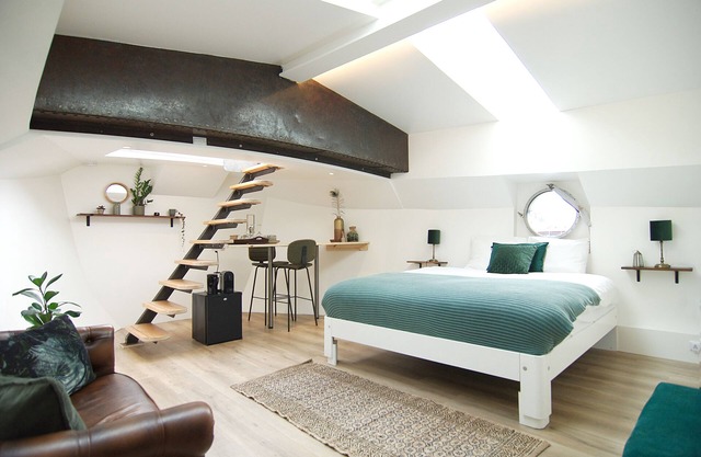 Bright & Spacious Studio @ eco houseboat!