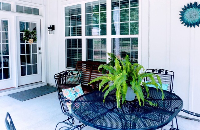 Bright, Spacious Space in a Quiet, Convenient Location