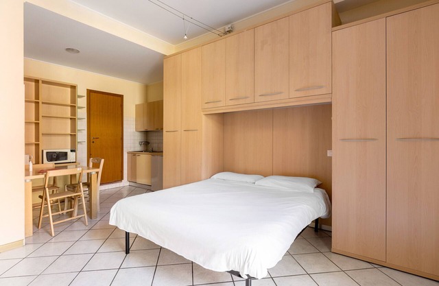 Bright Studio with balcony by Wonderful Italy