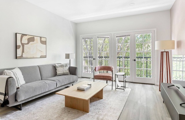Bright Westwood 2BR nr Westwood Village, by Blueground