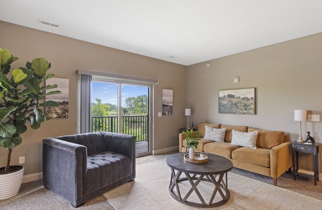 Brilliant Ground Floor End Unit Wooded Privacy & Convenience