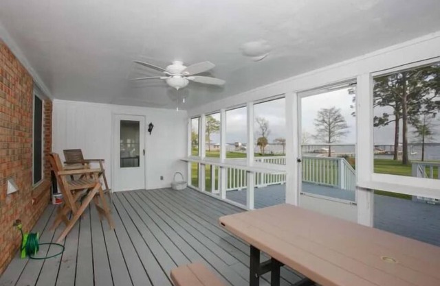 Bring Boat! Water-front-Private Beach-Pet Friendly Pet friendly, Sleeps 8