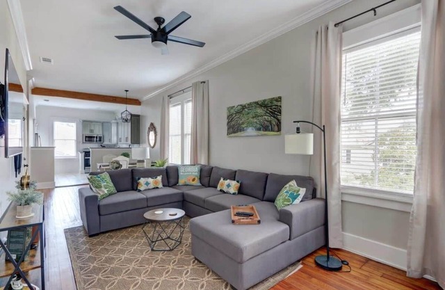 Broad Flat, Modern | Relaxing | Walk to Everything