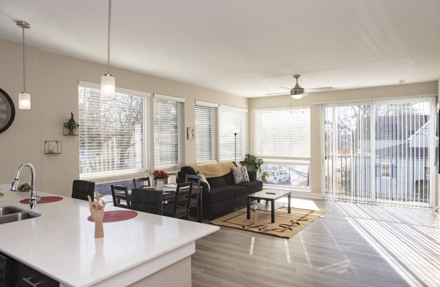 Broad Ripple's Best Kept Secret 2BR w/FREE PARKING