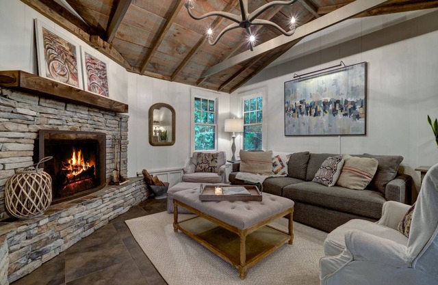 Broadleaf Cottage in Mirror Lake Area of Highlands