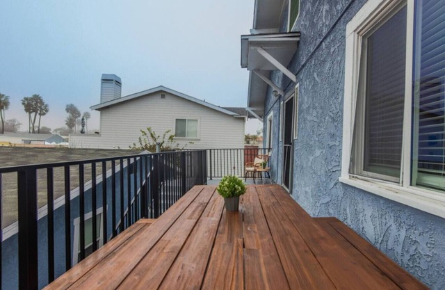 Broadway 3 - New Private Studio w/Kitchenette