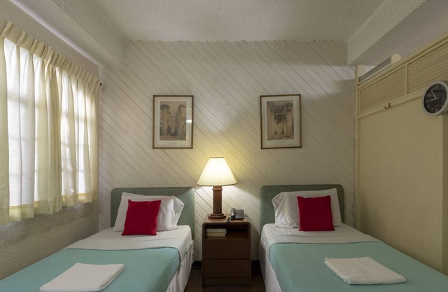 Broadway Court Apartelle