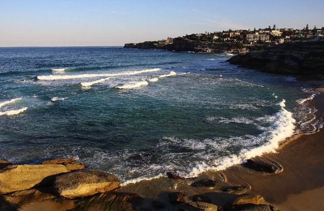 Bronte: beautiful, 2-bedroom apartment, 7-minute walk to beach
